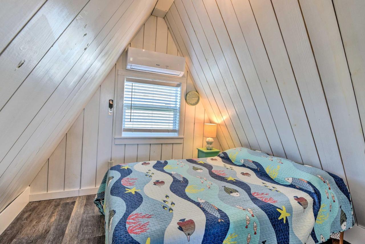 A-Frame Home With Deck - 2 Blocks To Surfside Beach! Екстер'єр фото