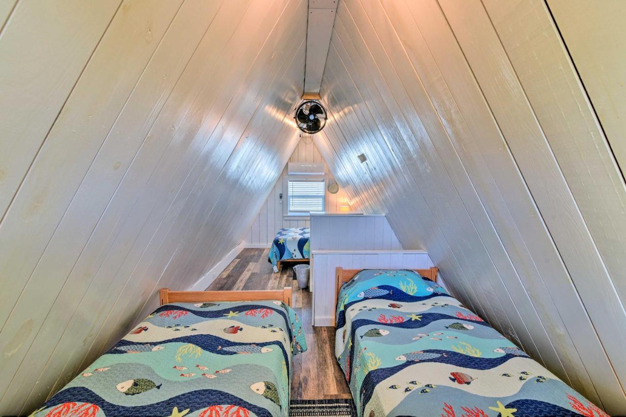 A-Frame Home With Deck - 2 Blocks To Surfside Beach! Екстер'єр фото